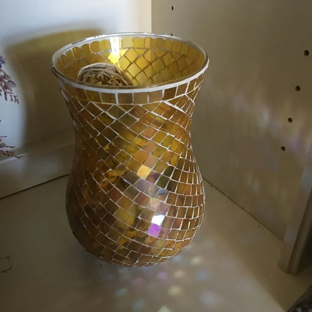 YELLOW TILE Motif Vase!